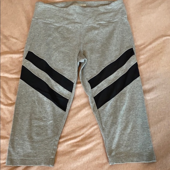 Cropped Workout Leggings - Picture 2 of 4